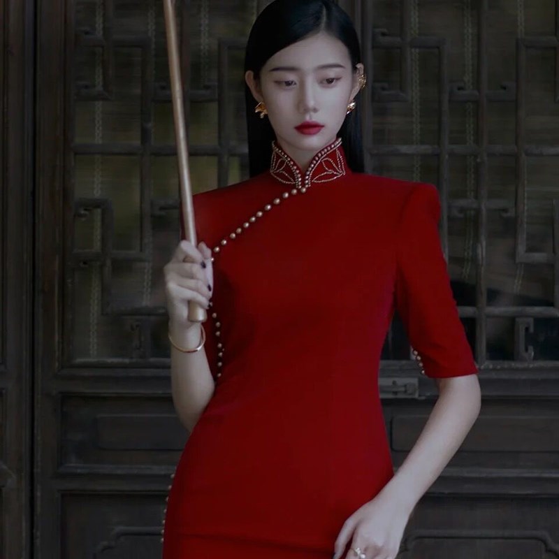 2022年影楼主题摄影个人写真拍照中式民国风情侣复古旗袍园林礼服