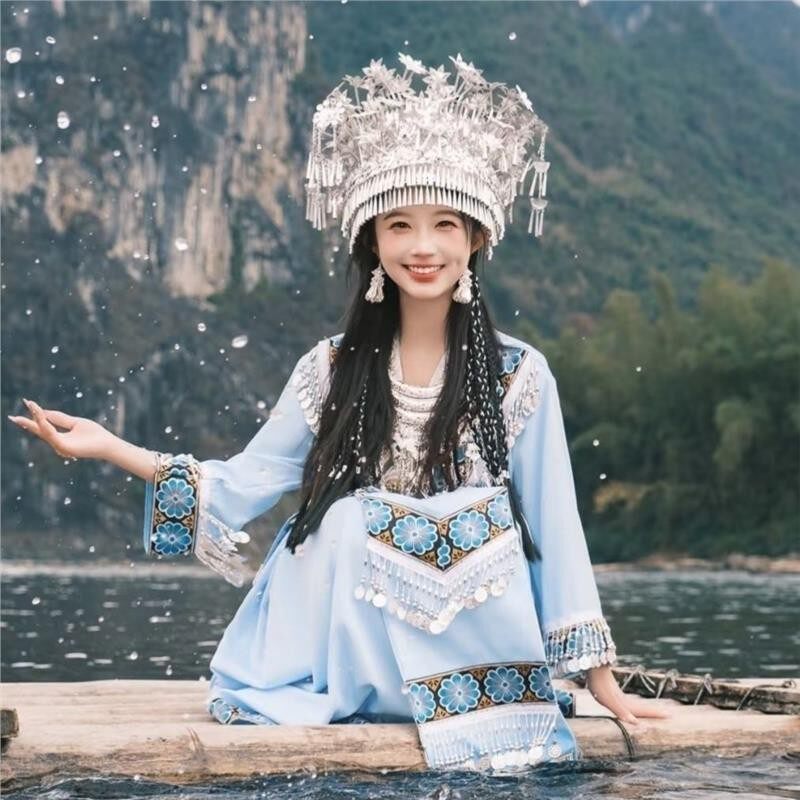 新款苗疆少女少数民族彝族服装云南旅拍凉山火把节写真摄影衣服饰