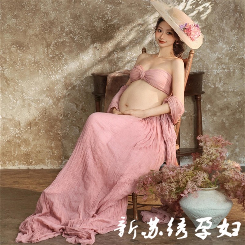照相馆新款孕妈咪大肚照法术复古室内油画风粉色甜美艺术写真摄影