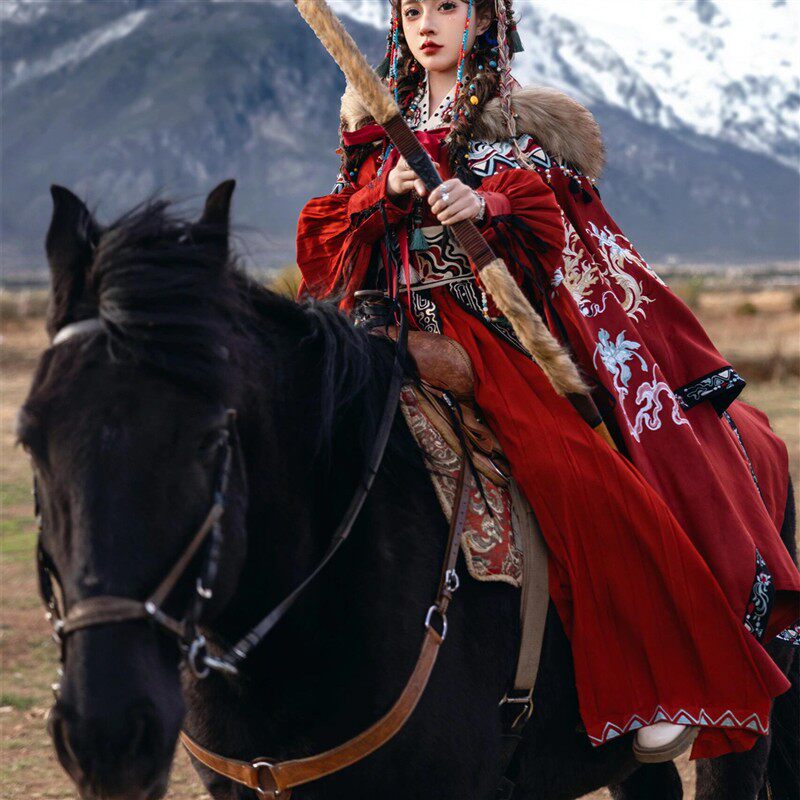 爆款旅拍民族藏风玉锦堂汉元素阿藏哥秋冬大毛领藏袍古风写真摄影