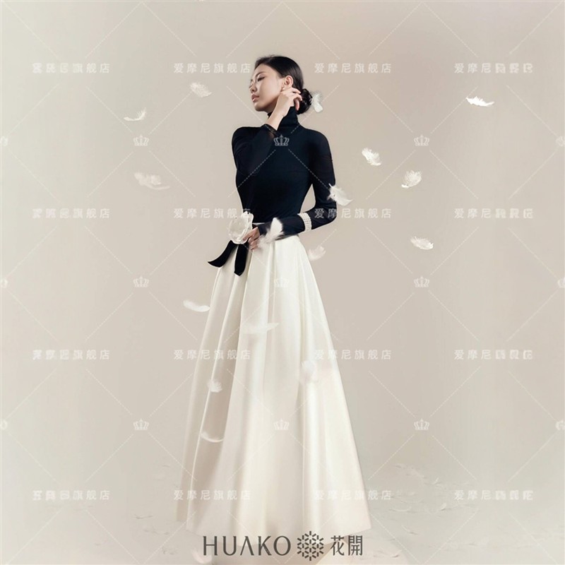 2026照相馆新款情绪光影极简风质感肖像写真服装时尚个人高级艺术