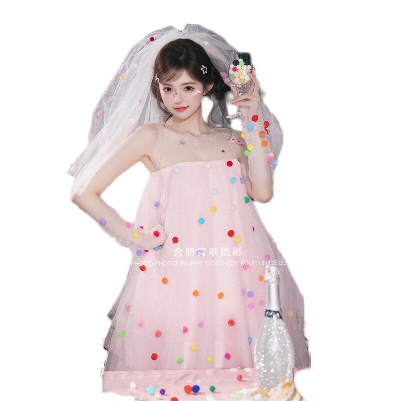 新款照相馆主题粉色婚纱韩系画报风多巴胺少女生日主题氛围感摄影