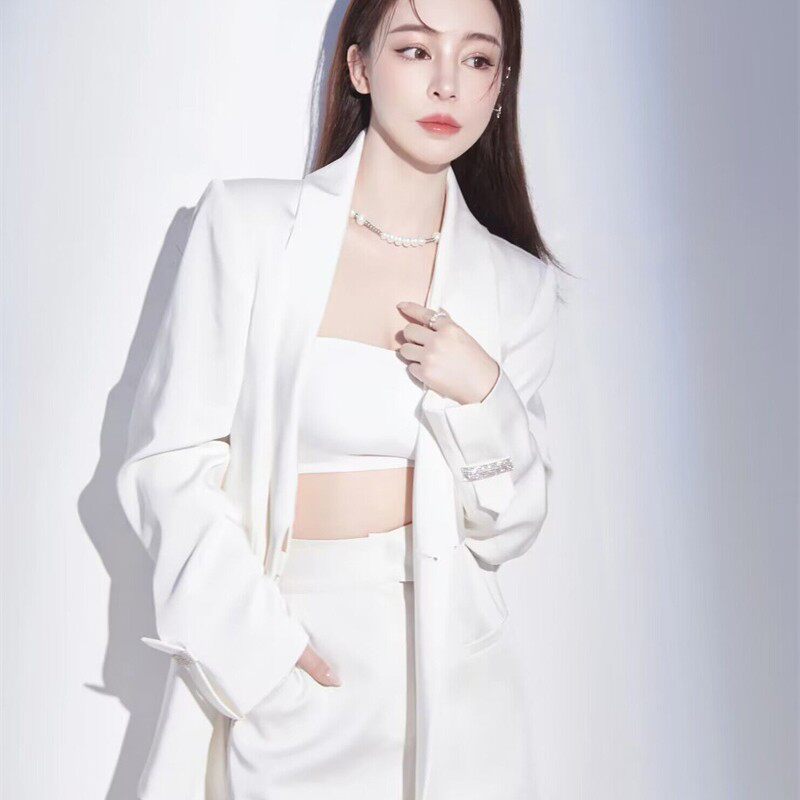 影楼新款白色西装主题时尚杂志个人形象照摄影艺术拍照写真服装