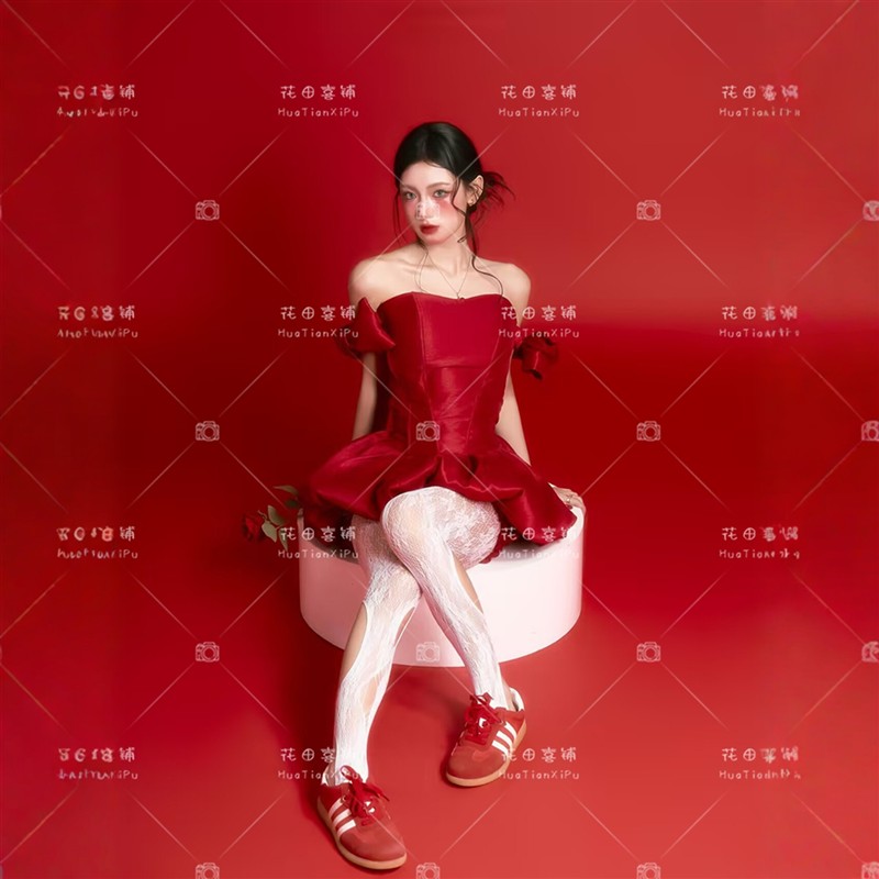 影楼新款韩杂写真画报女团风红色连衣裙法式个人肖像写真艺术服装