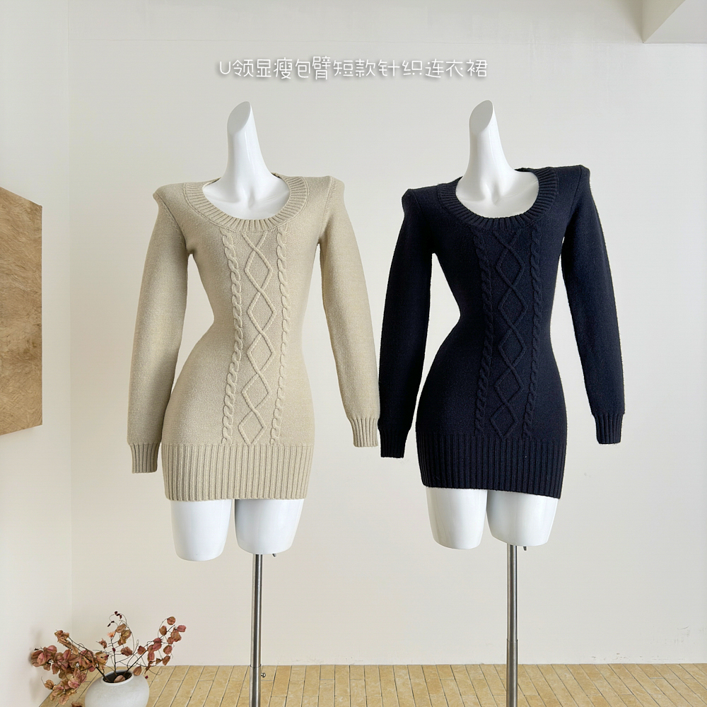 白月光宣言U领针织连衣裙