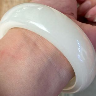 店主推荐和田白玉老俄料轮胎镯密度过灯温润细腻油性一流厚庄典雅