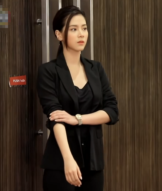 吹落的树叶妮拉小水平采娜同款黑色西装外套修身气质职业外套女秋
