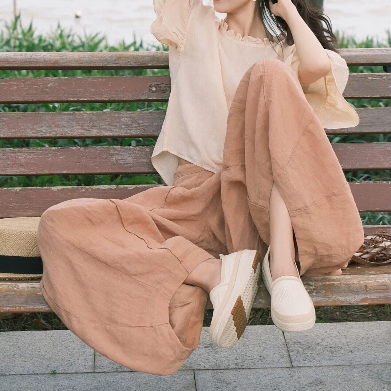 时尚百搭绝美套装女2026年夏季慵懒风荷叶短袖上衣灯笼长裤两件套