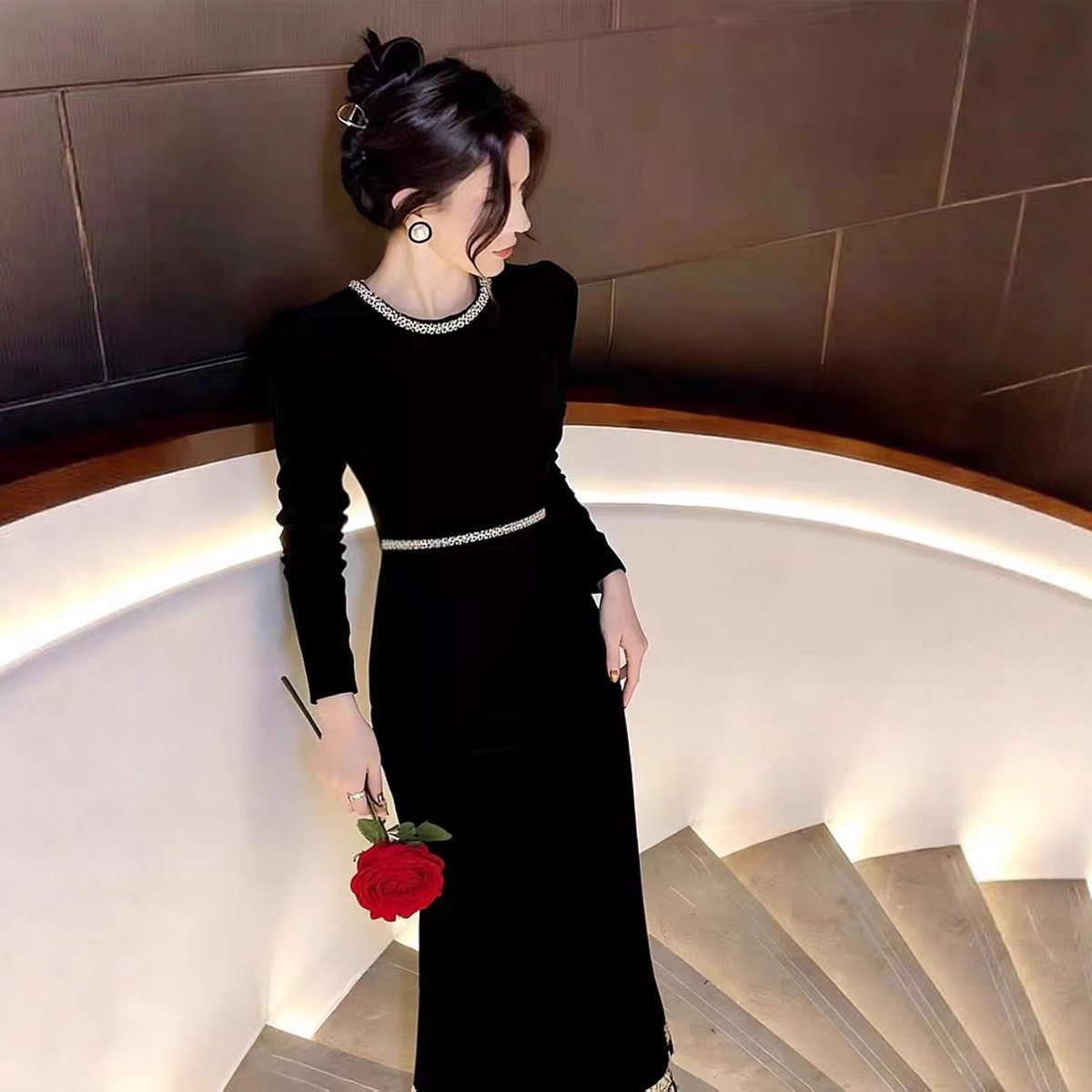 2026秋冬新款法式黑色丝绒高级宴会礼服裙名媛修身长款掐腰连衣裙