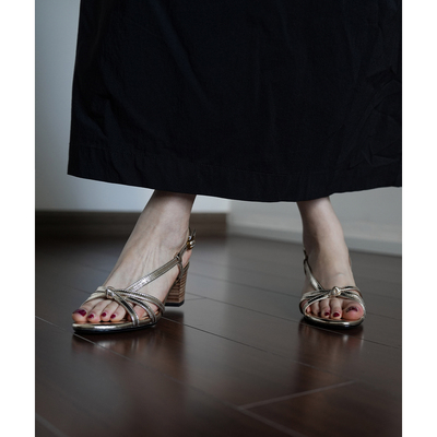 Fermina 2025新款法式轻复古露趾凉鞋女中跟鞋搭扣后空女鞋通勤风