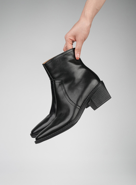 Fermina 轻复古方头短靴女粗跟简约百搭显瘦高跟女靴通勤风西部靴