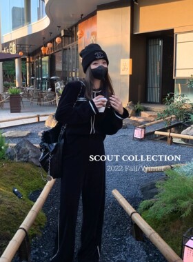 【Scout】丝绒拼香风亮丝条休闲时髦套装女动上衣+休闲裤