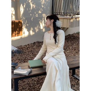 私有月光”奶芙芙温柔杏色上衣毛织裙两件套温柔