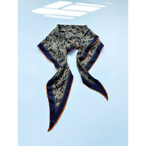 复古美学双面印花真丝羊毛丝方巾