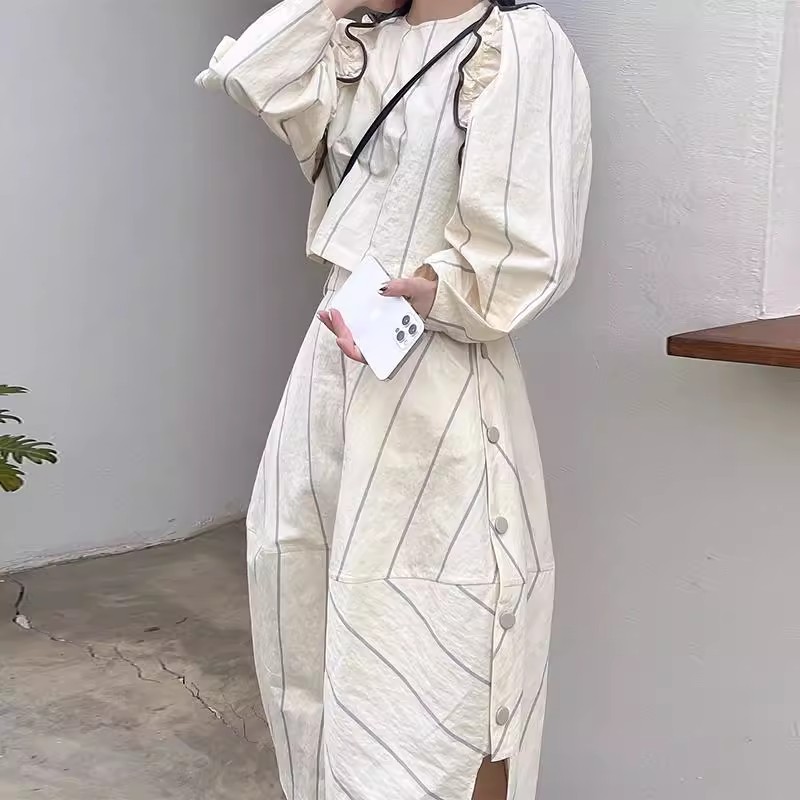 春季新款小众设计高级感港味穿搭泡泡袖上衣早秋两件套装连衣裙子