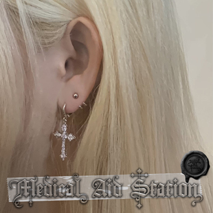 MAS救护所 可当鞋 3A极锆石 爆闪 扣 高级感满钻十字架耳环耳扣