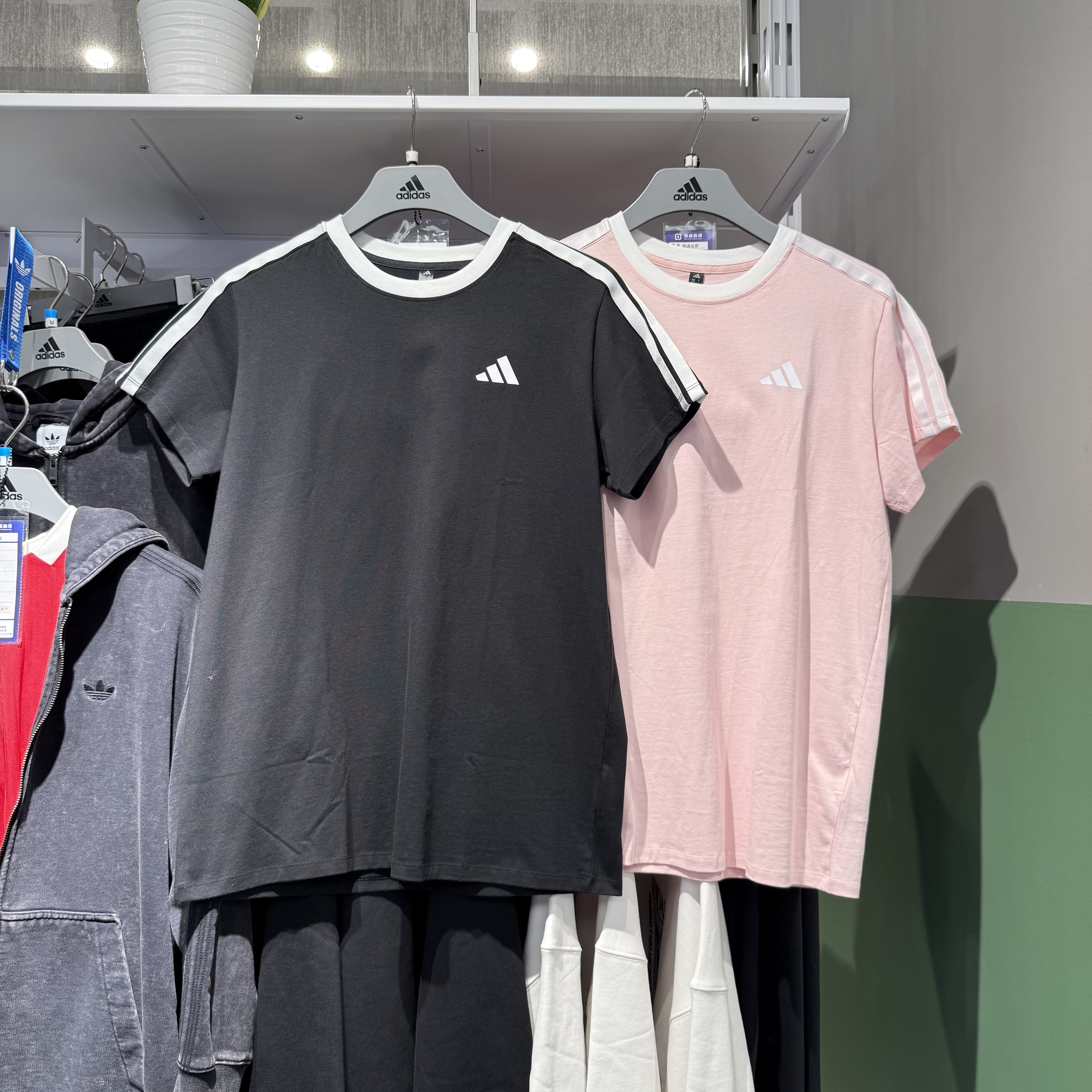 Adidas阿迪达斯女25夏季新款经典小标短袖圆领简约半袖T恤 JY7612