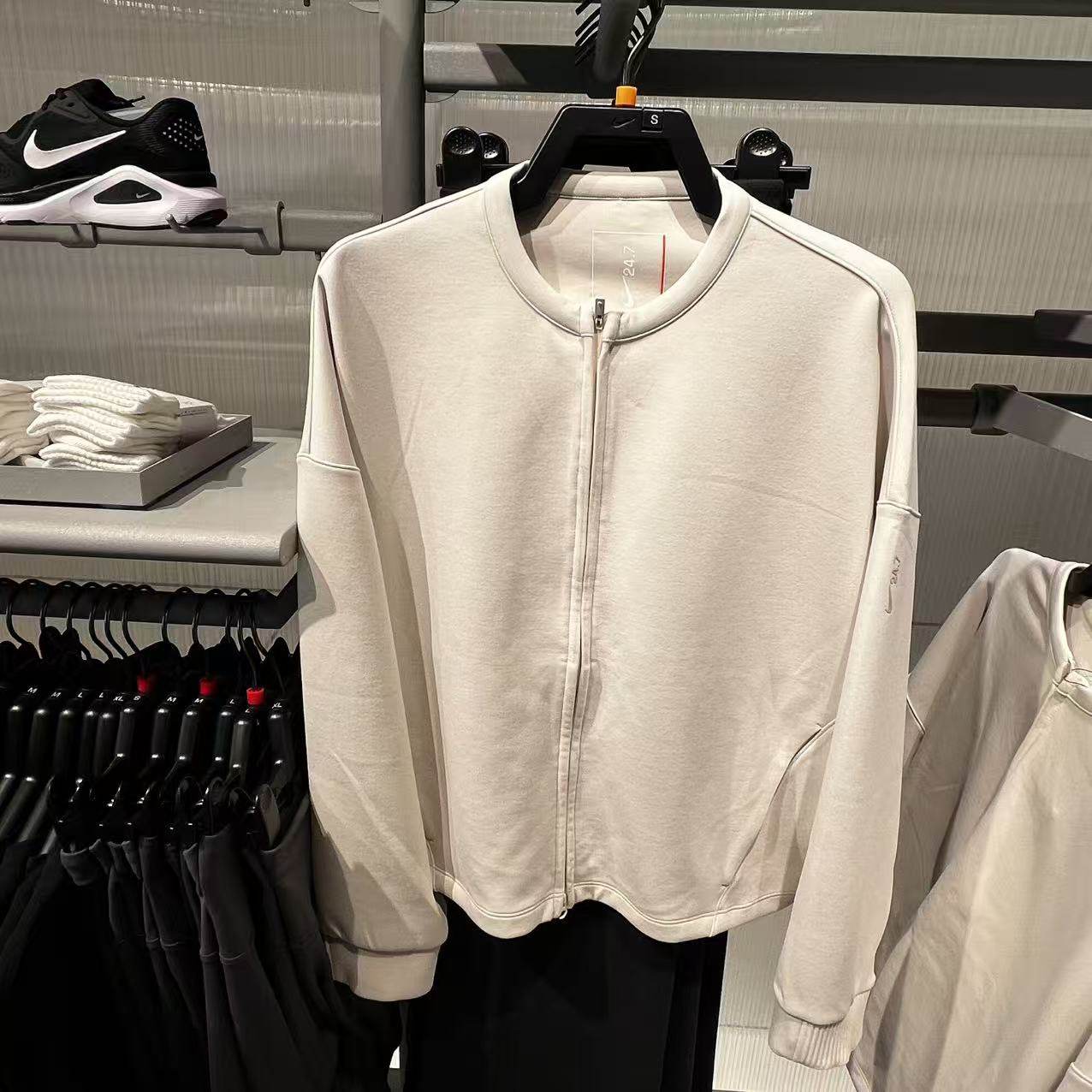 NIKE耐克24.7系列女26春季新款舒适拉链圆领卫衣外套II5326-104