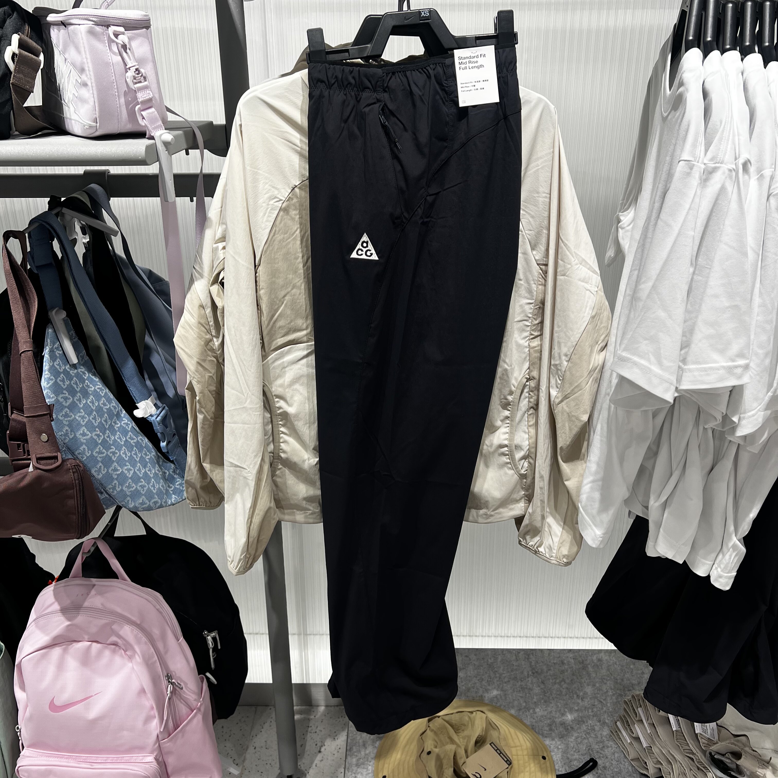 NIKE耐克秋季新款女子运动休闲7分裤微喇裤梭织长裤 IR2341-010