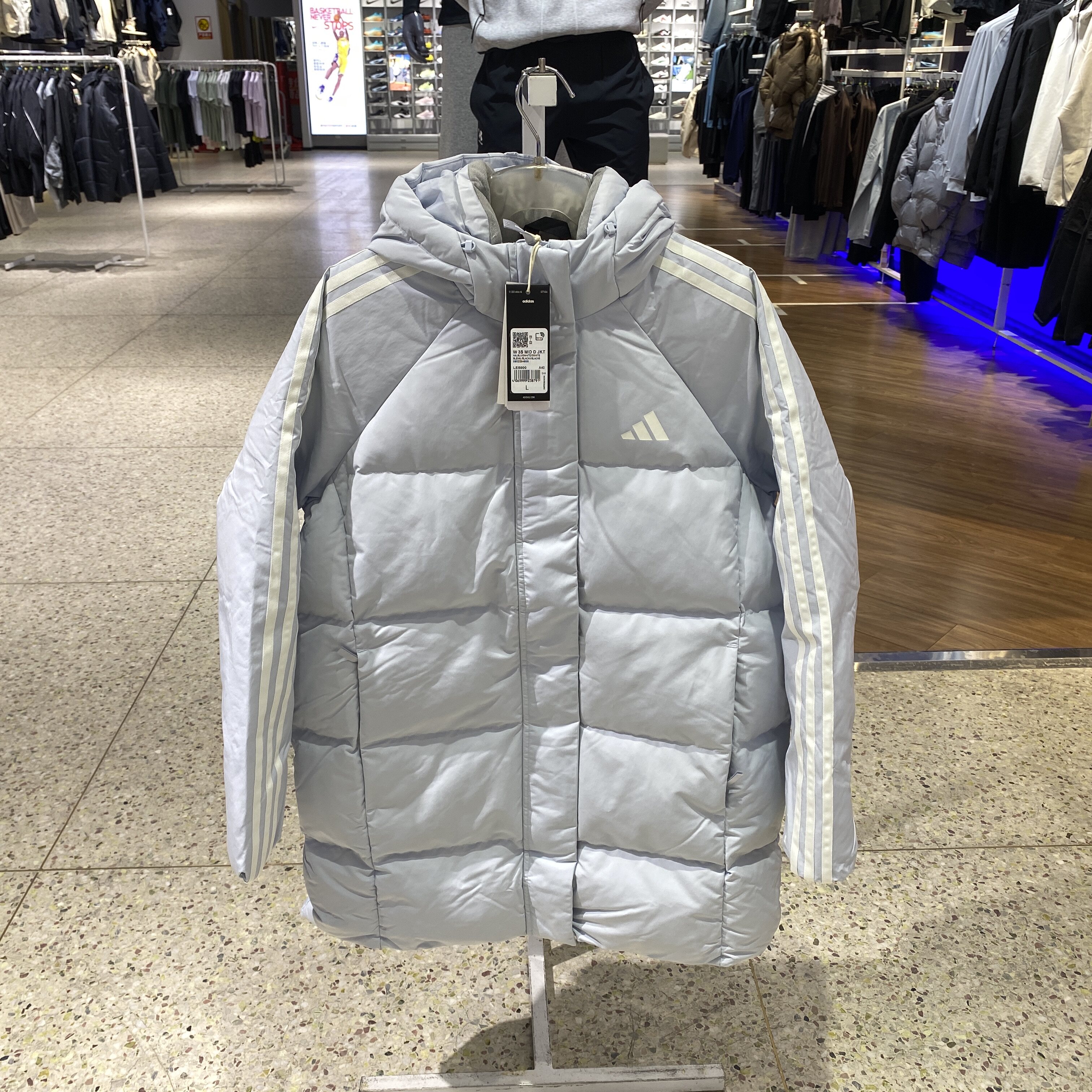Adidas阿迪达斯女羽绒服冬季新款中长款浅蓝保暖运动服外套LE5000