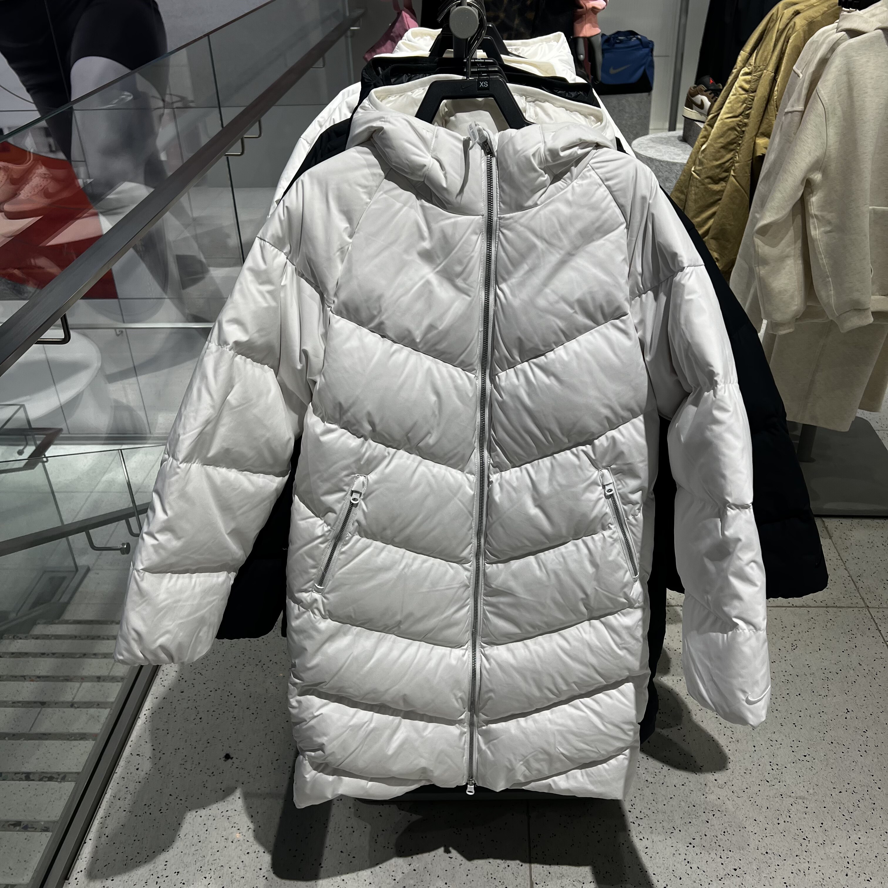 NIKE耐克女士中长款羽绒服冬季新款防风防泼水连帽外套IF5908-100