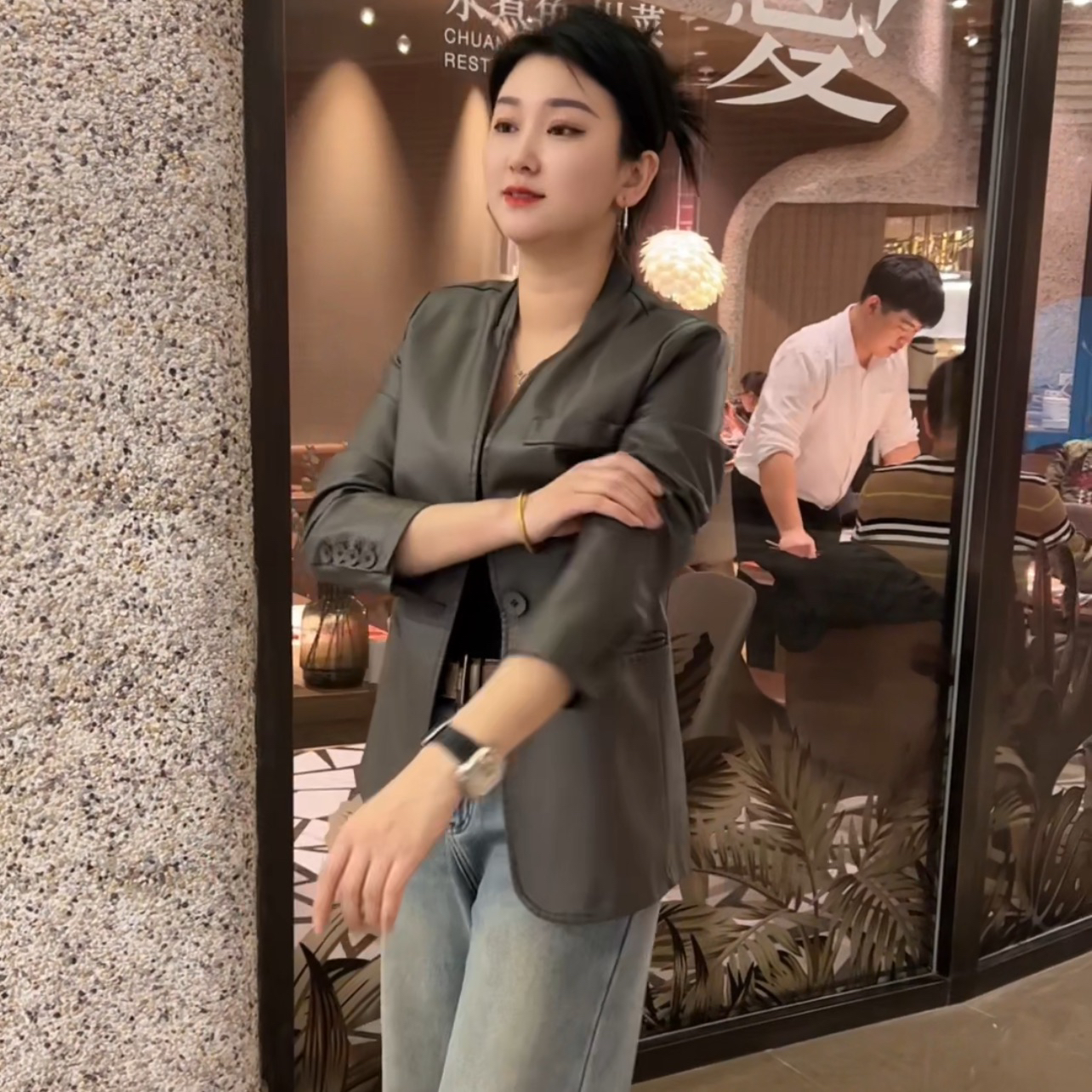 纯色水皮衣外套女2025早春新款V领单排扣中长款长袖上衣欧洲站