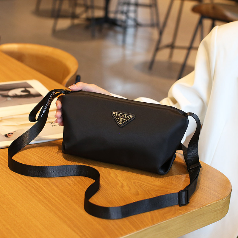 包包2026新款牛津布休闲简约大容量斜挎健身包单肩潮流时尚淑女包