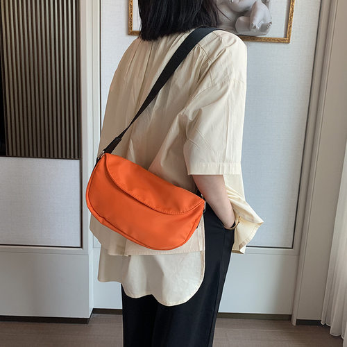 女包包2026夏品休闲包牛津布料