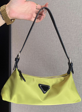 女包包新款休闲单肩腋下包纯色简约牛津布新月包网红斜挎包手提包