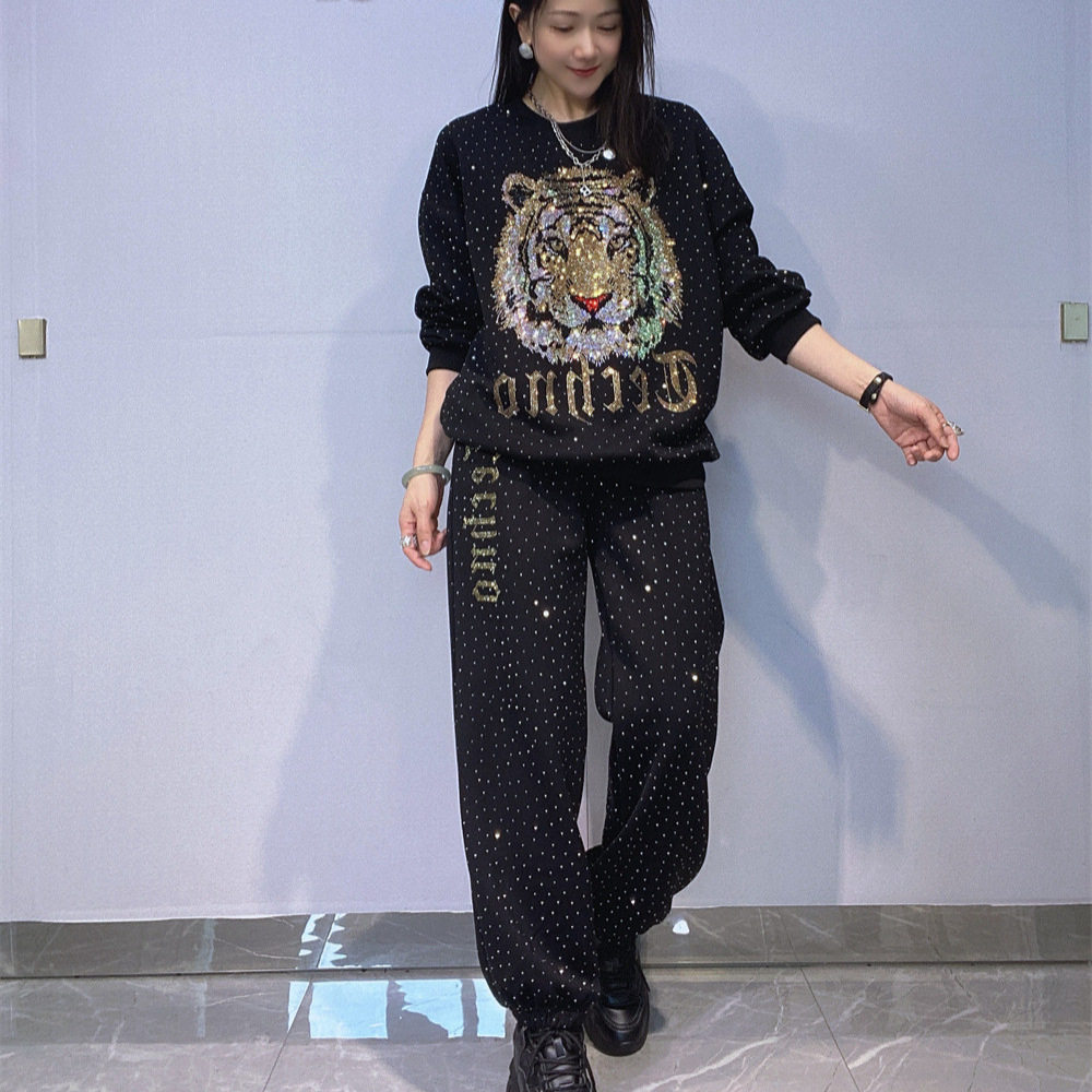 潮牌女装休闲圆领宽松镶钻老虎头卫衣长袖套装女秋冬运动服