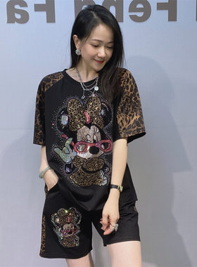 罗马棉圆领短袖T恤宽松套装女夏豹纹拼接运动休闲短裤烫钻两件套