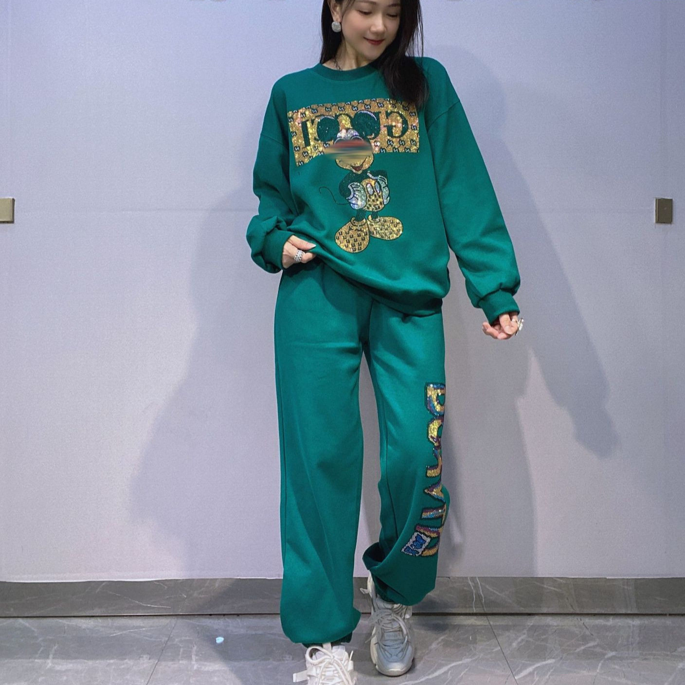 2025欧美女装重工烫钻圆领卫衣套装女秋冬季宽松长袖束脚裤