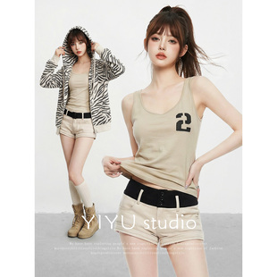 【伊予YiYu】美式辣妹卡其色数字印花吊带背心短裤外套女夏季套装