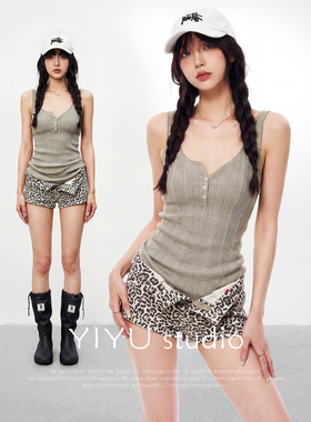 【伊予YiYu】美式辣妹穿搭灰绿色肩带针织背心上衣豹纹低腰短裤女
