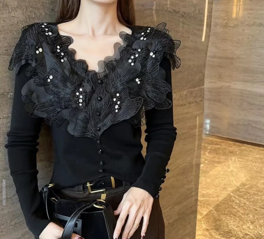 欧货2024秋新款重工钉珠荷叶边V领针织衫女修身显瘦矮个子毛衣