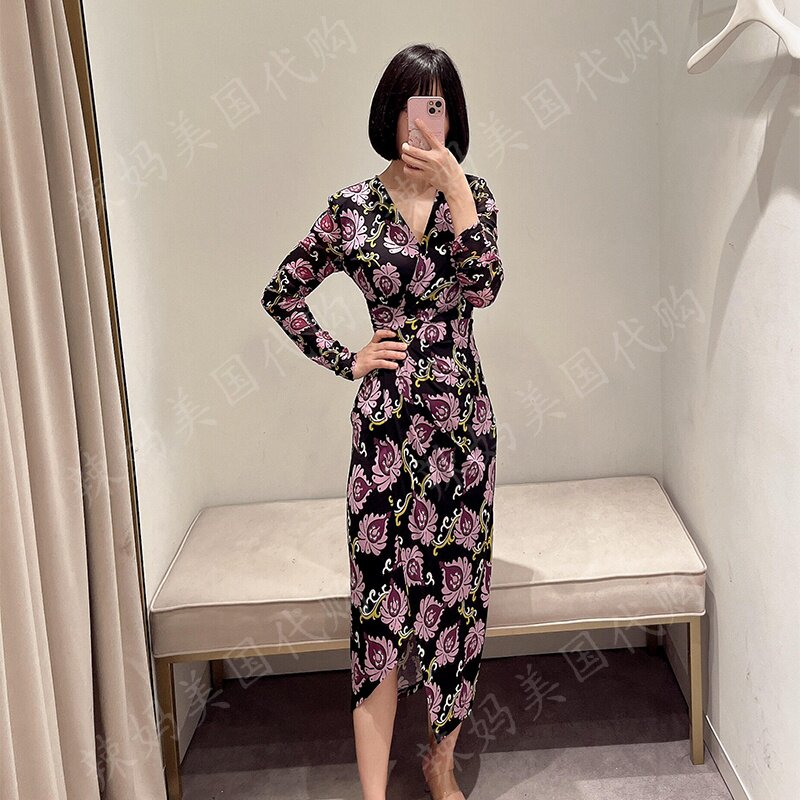 DVF春夏V领黑紫花朵连衣裙
