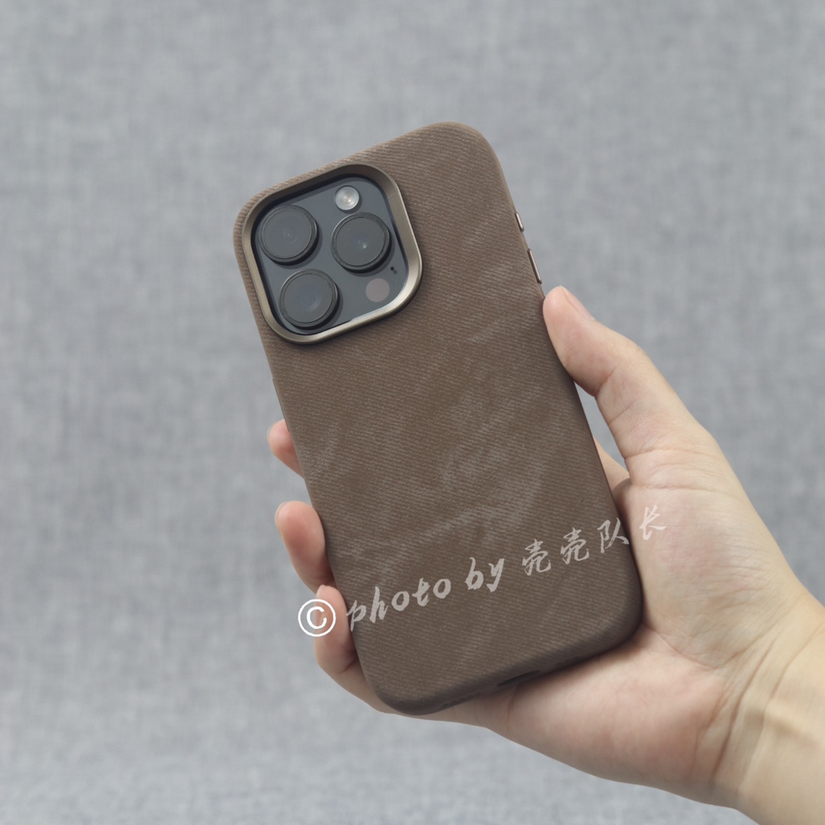 耐脏科技绒咖啡色适用于苹果15