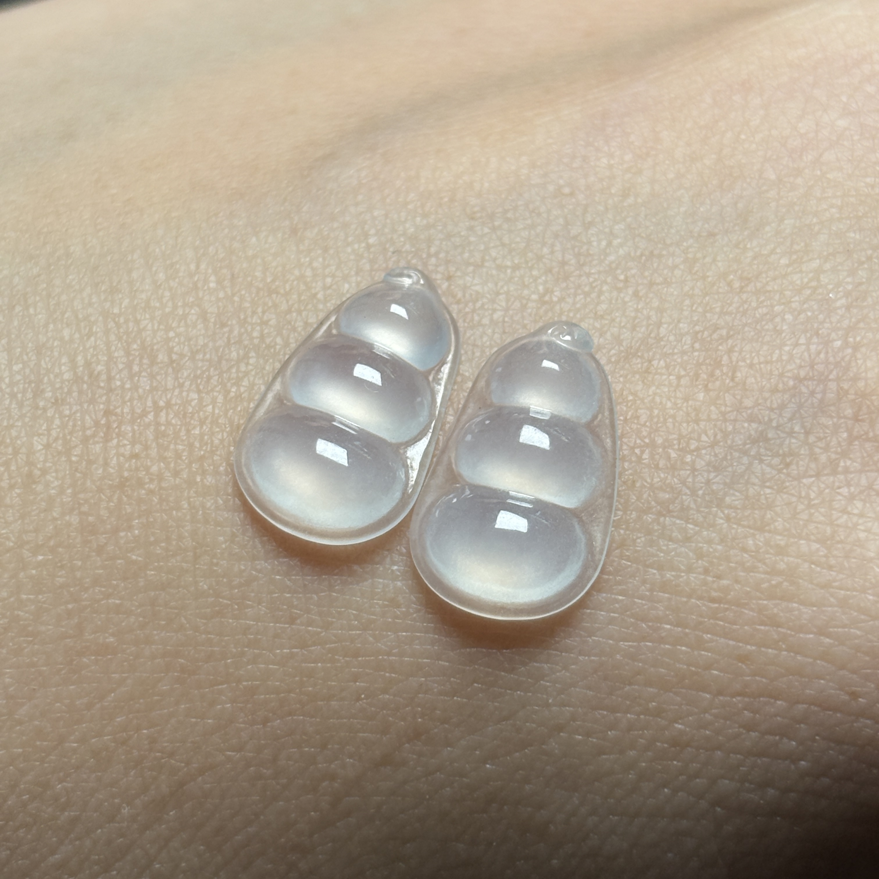 缅甸A货翡翠冰种福豆裸石一对 天然玉豆子吊坠耳饰 揭阳翡翠精品