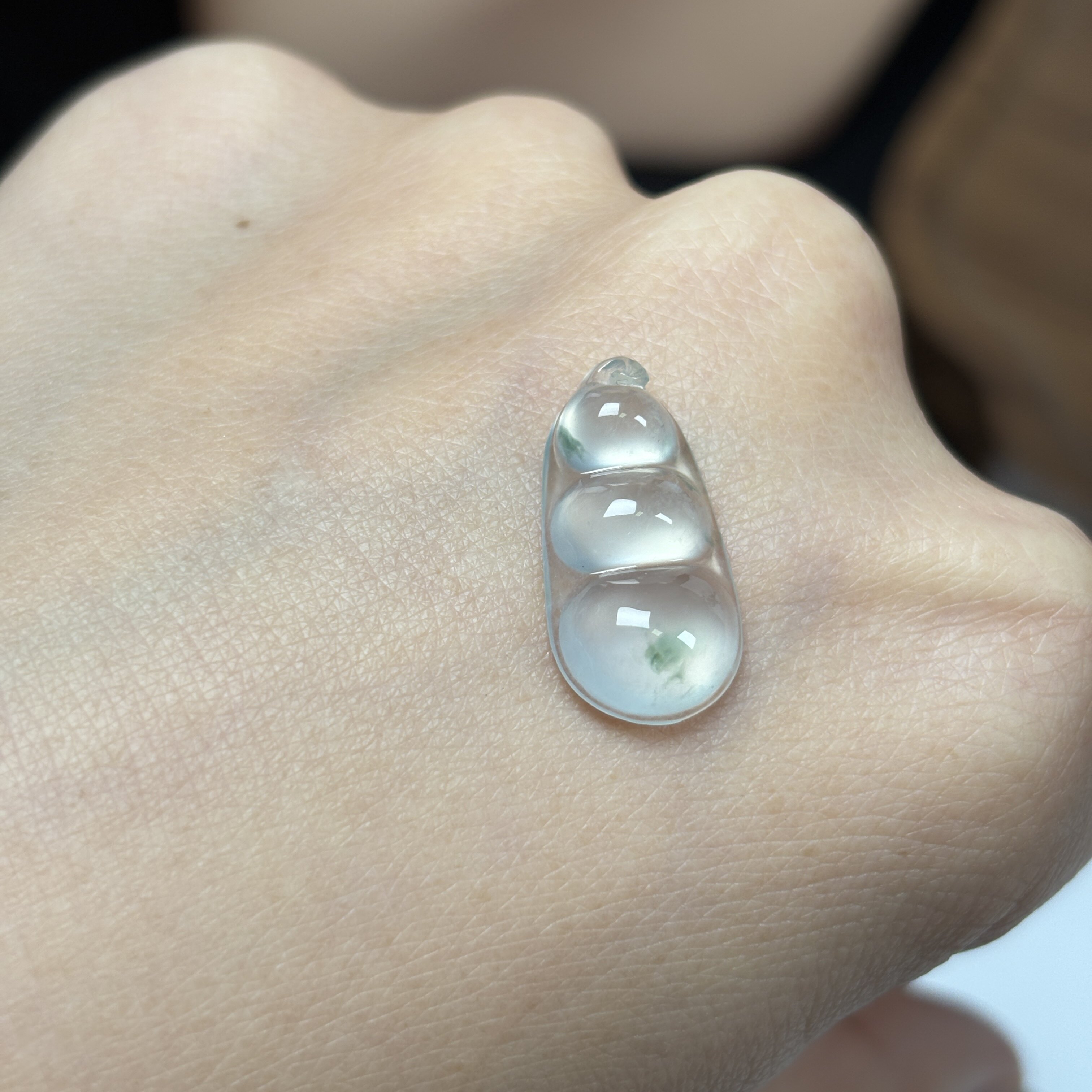 缅甸天然A货翡翠高冰种起光飘花福豆裸石吊坠挂件项链新年礼物