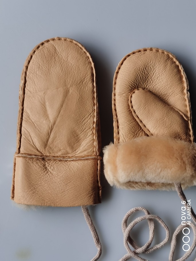 皮毛一体真皮羊皮冬季儿童全包手工卡通手套