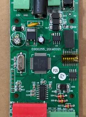 电子电路板，板上有Microchip的PIC16F1947芯