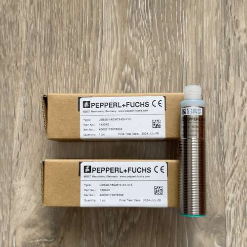 UB500-18GM75-E5-V15 倍加福传感器，正