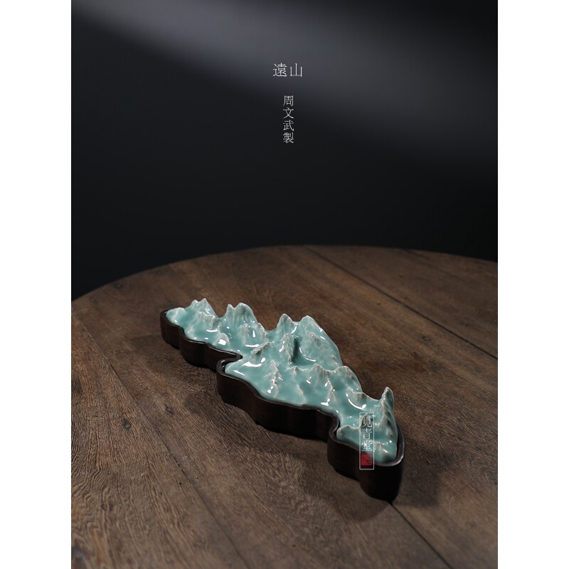 觅青堂龙泉青瓷带托摆件