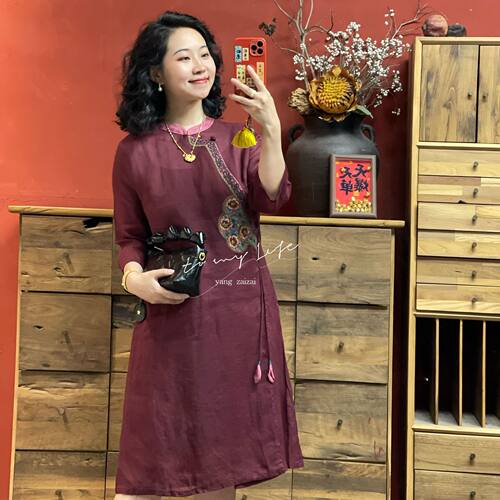 羊在在苎麻绣花中式连衣裙