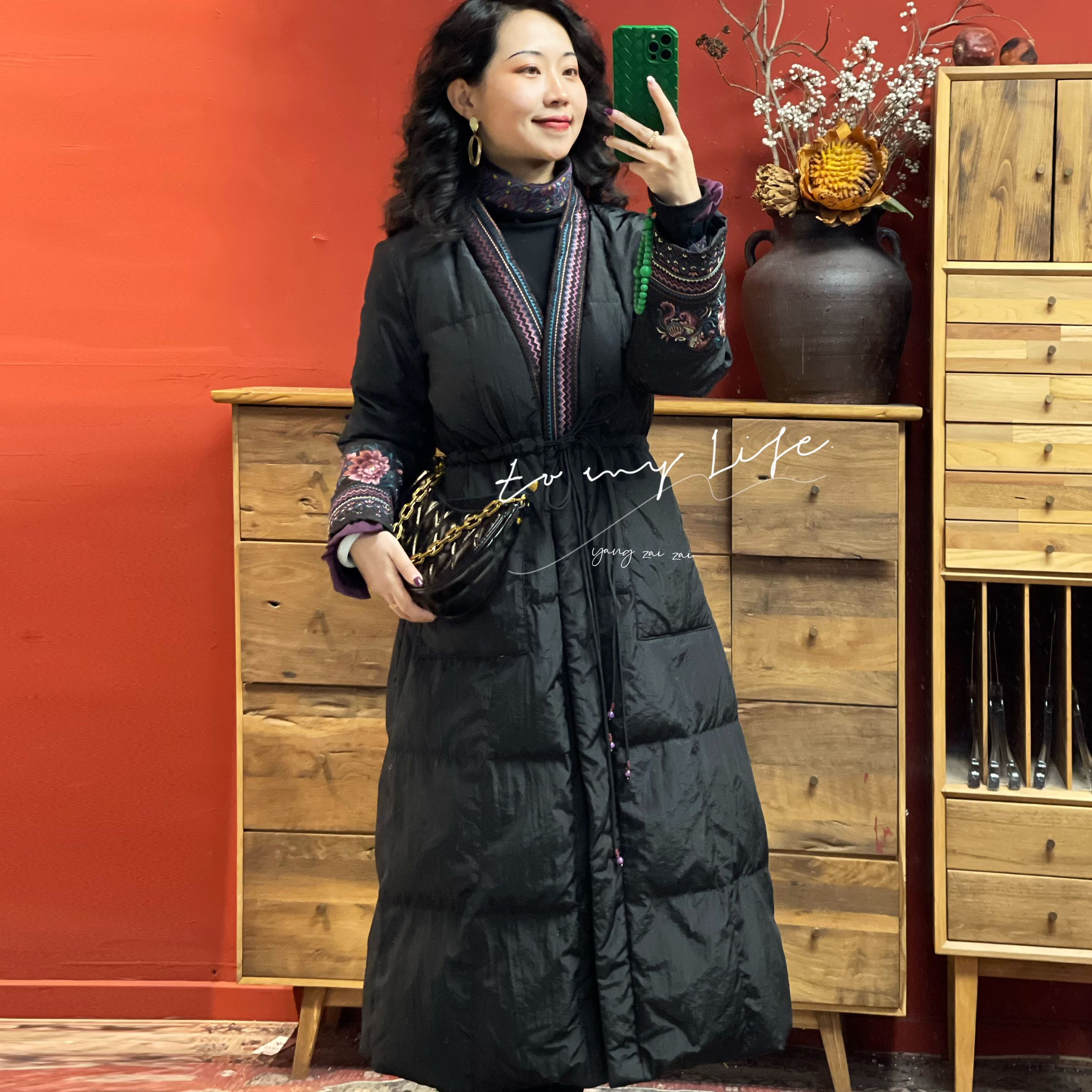 羊在在【亭亭玉立】民族刺绣过膝羽绒服收腰流苏外套YRF24YW0932