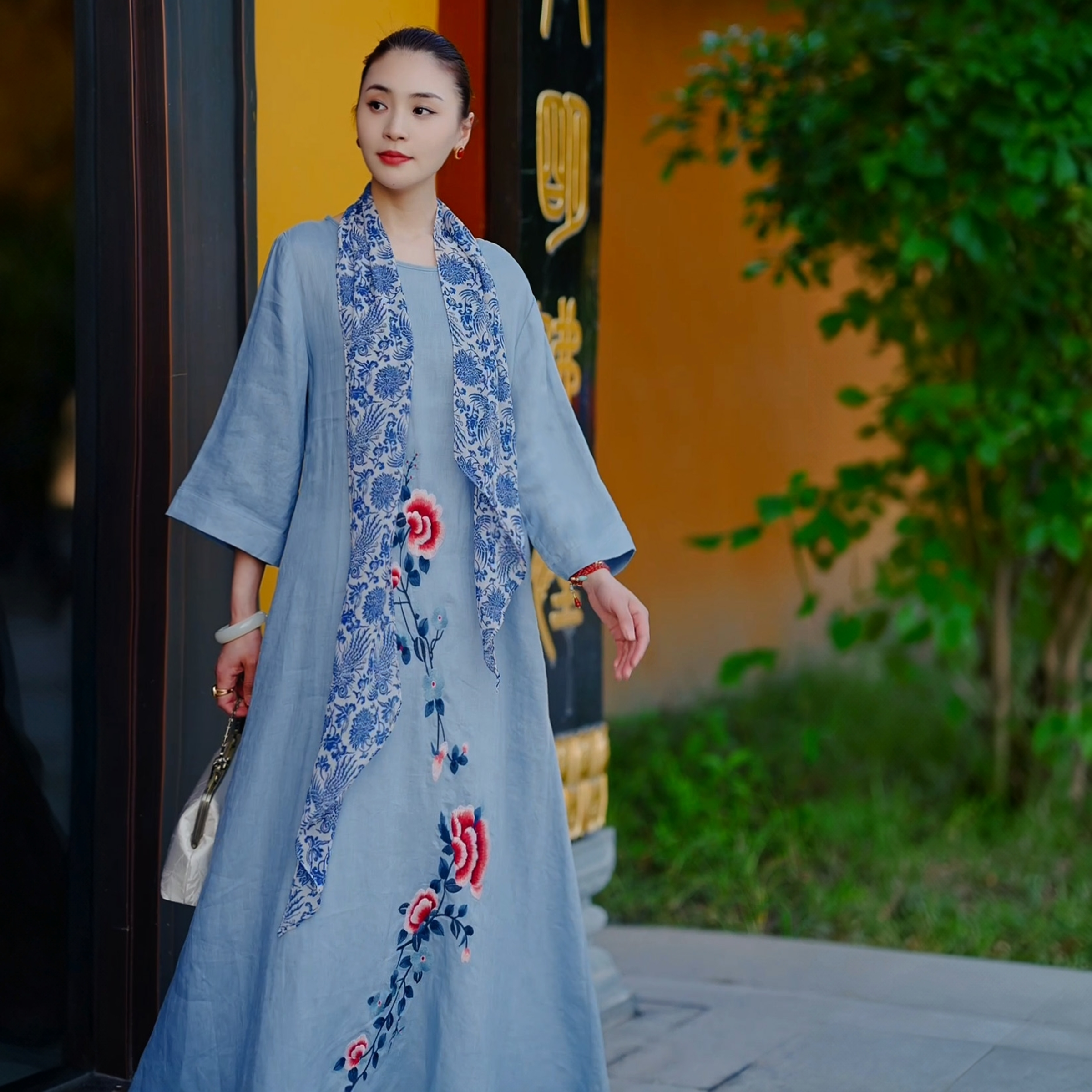 羊在在【水墨丹青】民族风刺绣连衣裙中式纯亚麻旗袍裙LYQ25GY311