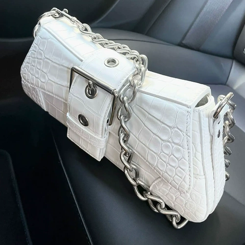 Сумка подмышку, сумка на одно плечо, коллекция 2023, крокодиловый принт