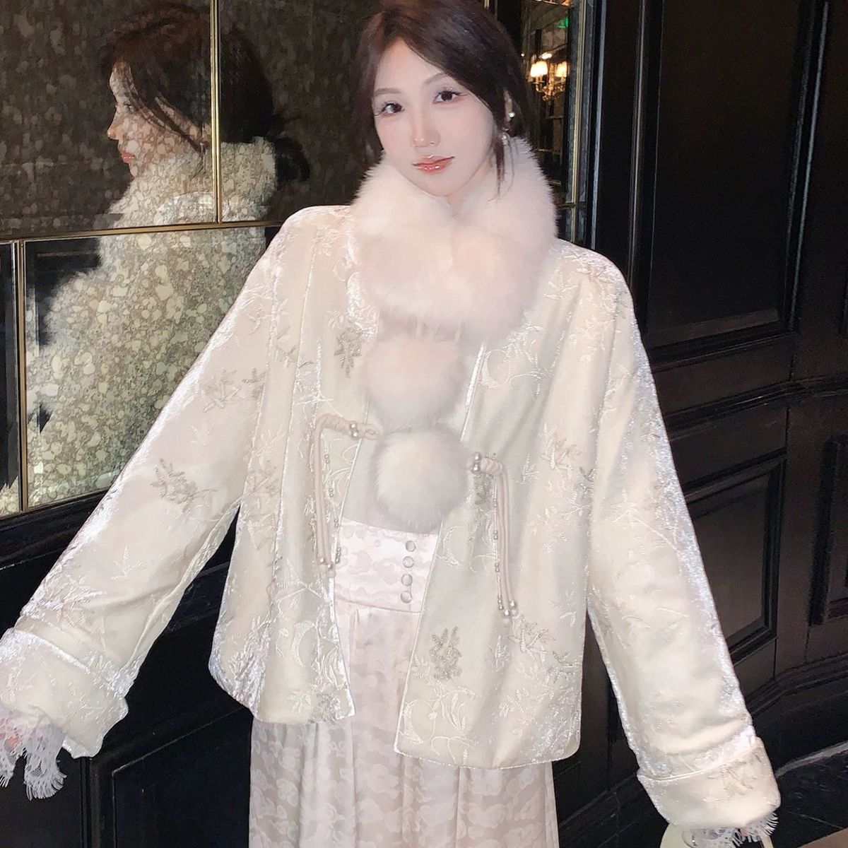 玥儿家冬上新丝绒刺绣新中式保暖羽绒服外套YS3-Js311