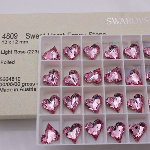 施家水晶223浅粉歪桃心美甲饰品