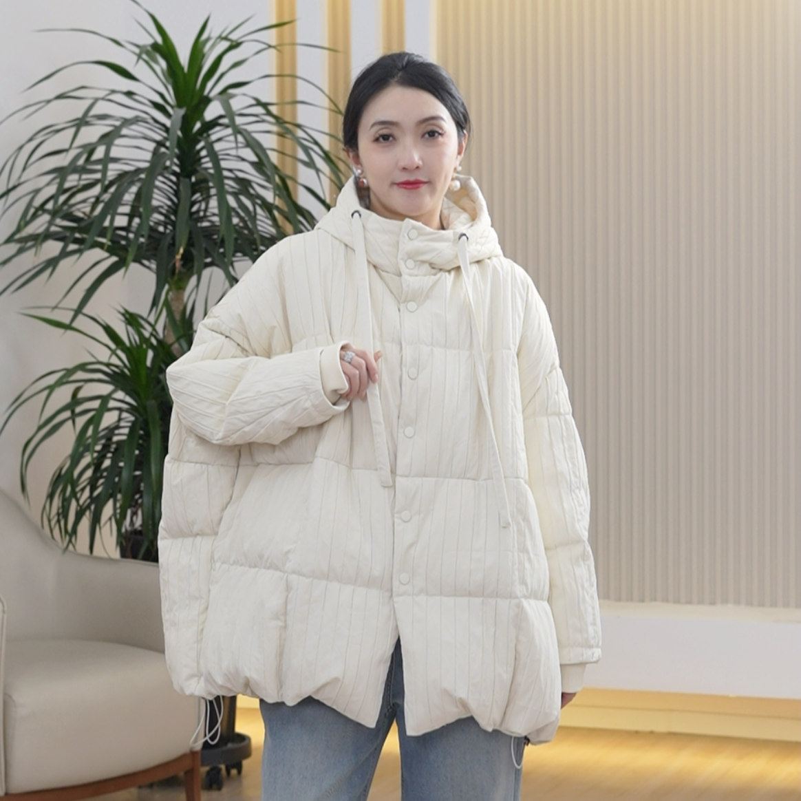 竖条纹90白鸭绒羽绒服女大码连帽保暖显瘦冬季阔版防风袖口外套